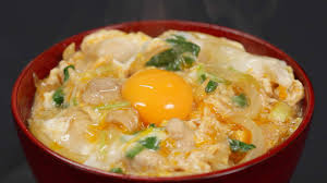 Receta de Oyakodon: Pollo y Huevo en Salsa de Cebolla